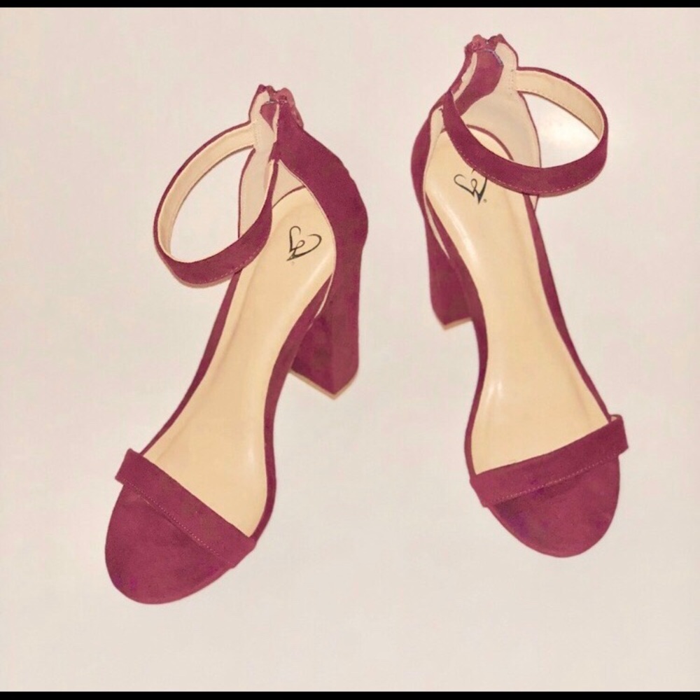 🛑🛑SOLD🛑🛑Cute and Sexy Burgundy Heels. - Picture 2 of 8